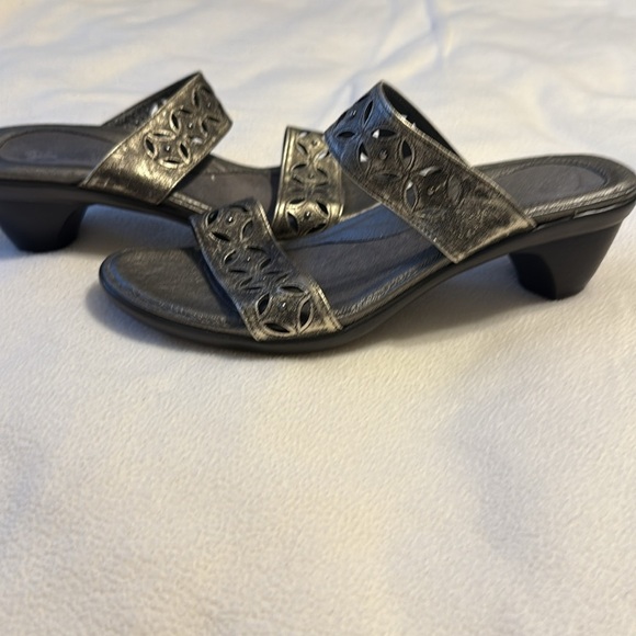 Naot Double Strap Sandals Women sz 41 Silverish studded Leather Comfort Wedge - Picture 2 of 6